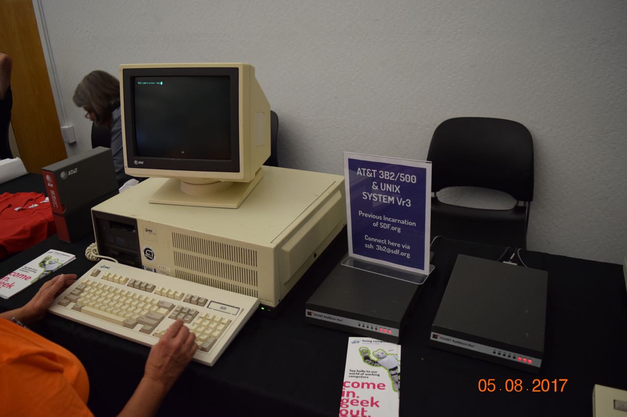 2017-08-05-vcfw-booth-att-unix